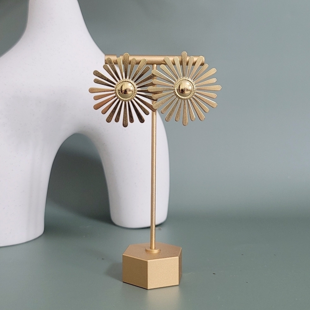 Stainless steel gold tone flower earrings - Picture 2 of 4